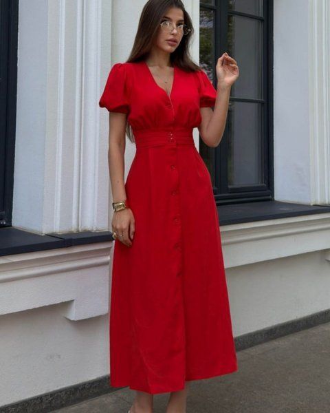 Червона лляна сукня