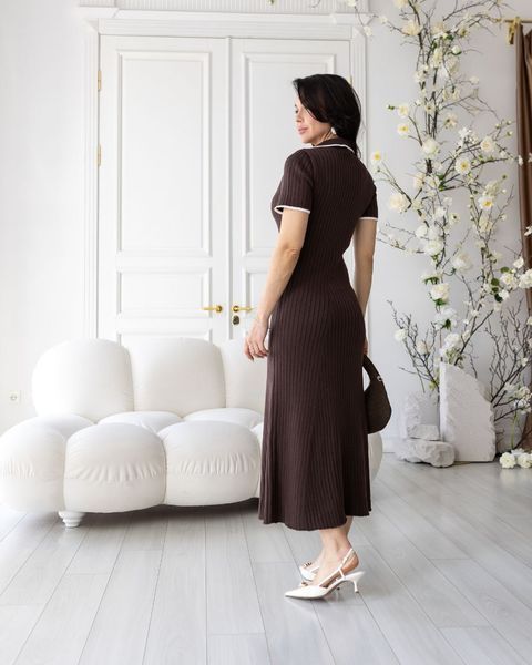 Літня в'язана сукня з горловиною поло шоколадна LMNш фото